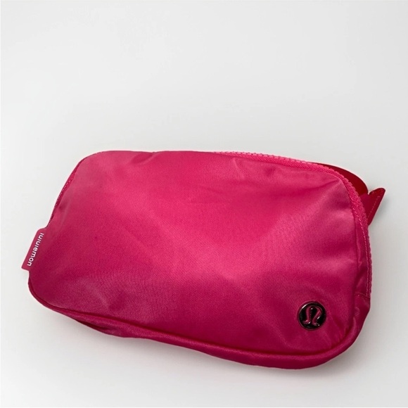 Lululemon Everywhere Belt Bag 1L Lipgloss Pink Barbie Crossbody Travel Concert - Picture 1 of 7